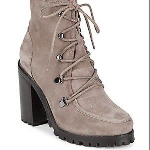 Seychelles Transport Boots